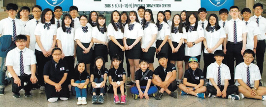 미국 애리조나주 피닉스 컨벤션센터에서 오는 13일까지 열리는 제67회 '인텔 국제과학기술경진대회'에 한국 대표단으로 참가하는 36명의 학생들. 인텔코리아 제공